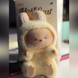 LABUBU - Have a Seat Vinyl - SISI - UNOPENED